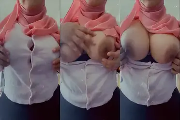 Lustyberry Toket Kelihatan Saat Ngewe Brutal